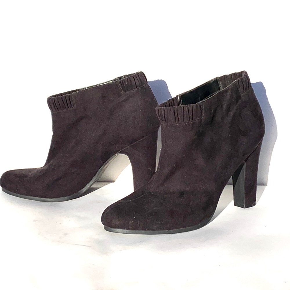 Sam & Libby Black Faux Suede Slip On Ankle Bootie 10